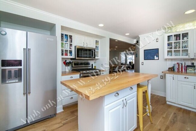 Building Photo - Beautiful Ranch Home in Brookside-Availabl...