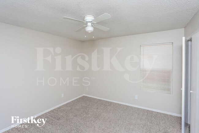 Building Photo - 8709 Saddle Ridge Cir