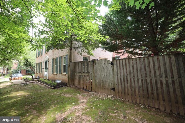 Building Photo - 2400 Ansdel Ct