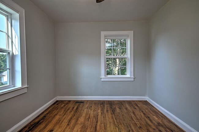 Building Photo - 608 Forest St