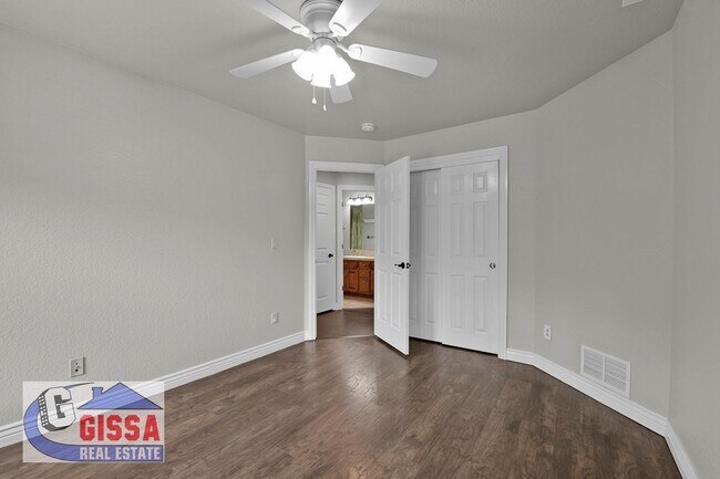Building Photo - 1043 Longspur Ln