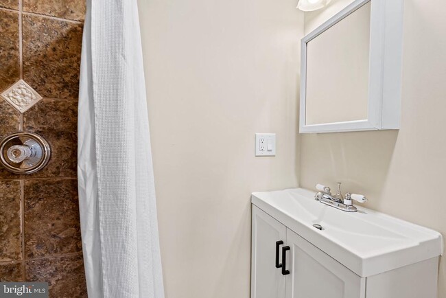 Building Photo - 1402 Light St