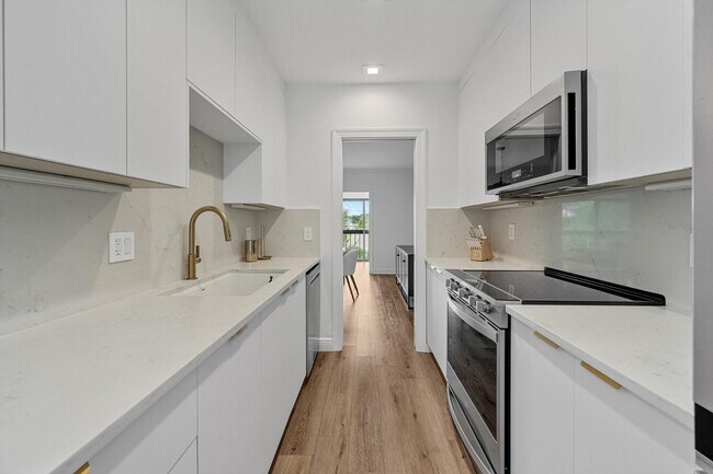 Building Photo - 11223 Pond View Dr