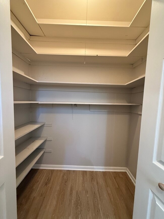 Building Photo - 205 Mardale Dr