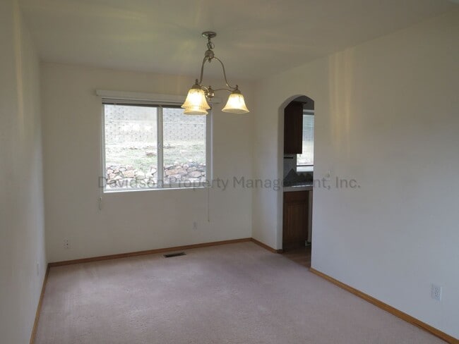 Building Photo - Stunning 3 Bedroom House in North Gleneagle