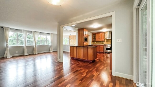 Building Photo - 2830 216th Ave SE