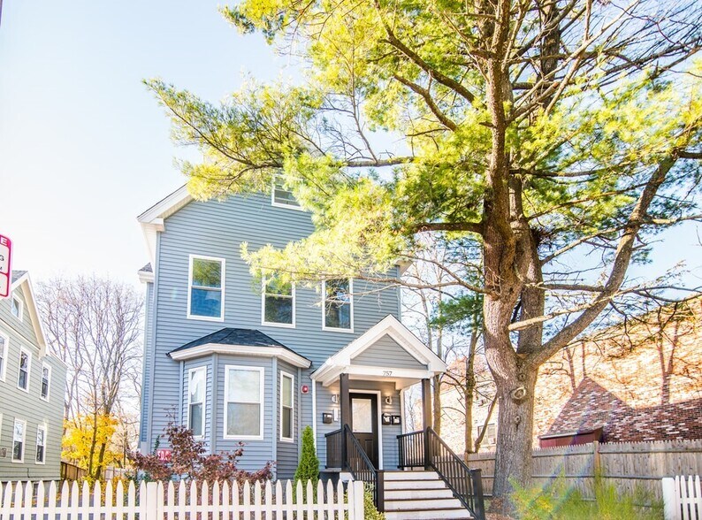 Primary Photo - 757 Washington St