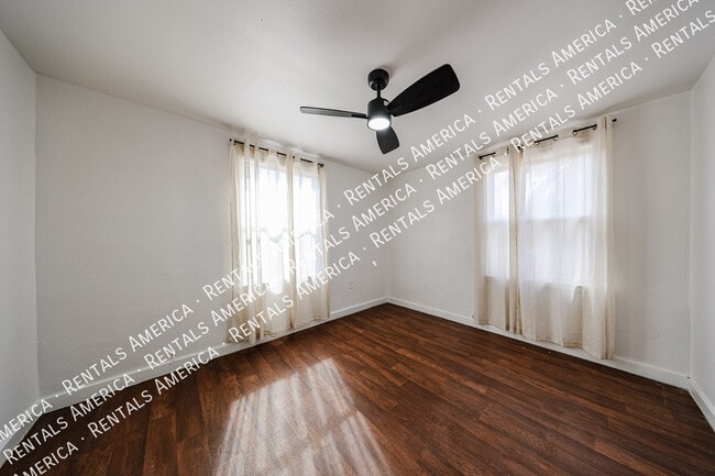 Building Photo - 2047 E Virginia Ave