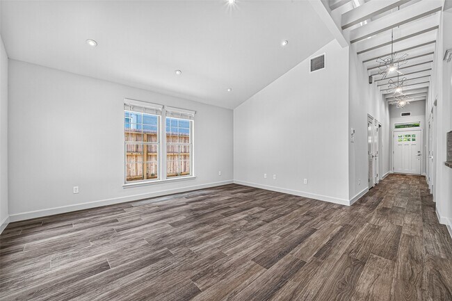 Building Photo - 6441 Kirby Dr