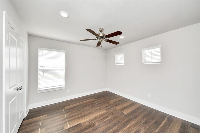 Building Photo - 10530 Moon Vly Ln