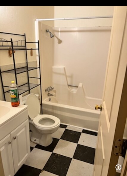 Building Photo - 22 2nd St NE