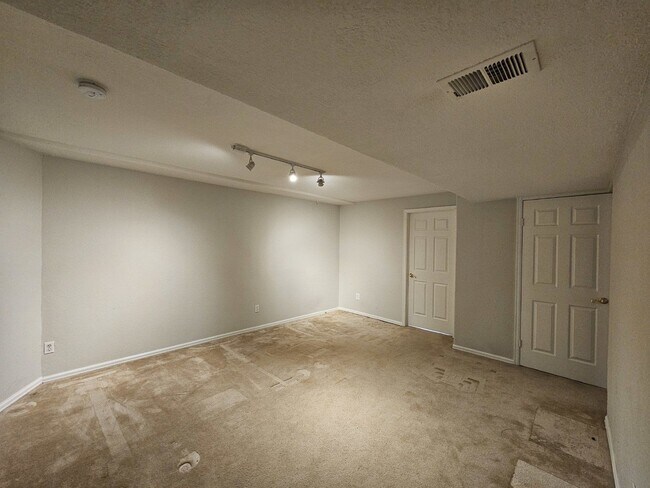 Building Photo - 11215 Jansen St