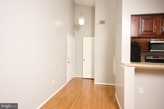 Building Photo - 1492 Greenbriar Cir