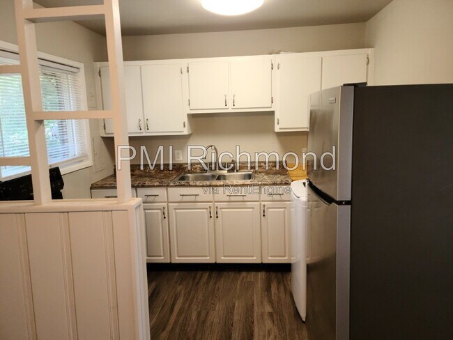 Building Photo - 9604 Stoneridge Ln