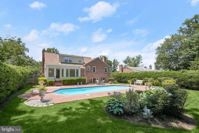 Building Photo - 7109 Radnor Rd