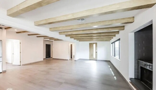 Building Photo - BRS Realty SA