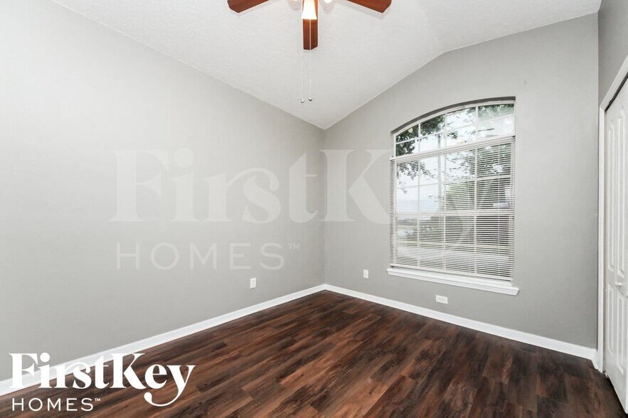 Building Photo - 4302 Hidden Meadow Dr
