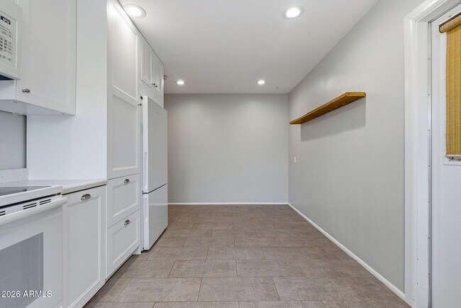 Building Photo - 3640 E Montecito Ave