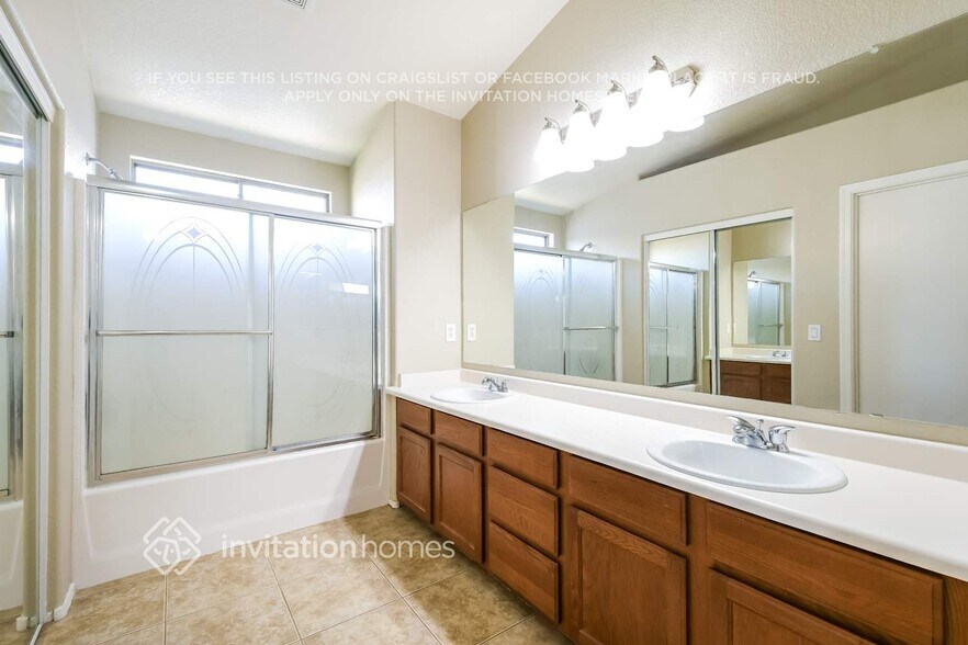 Building Photo - 40092 Calabria St