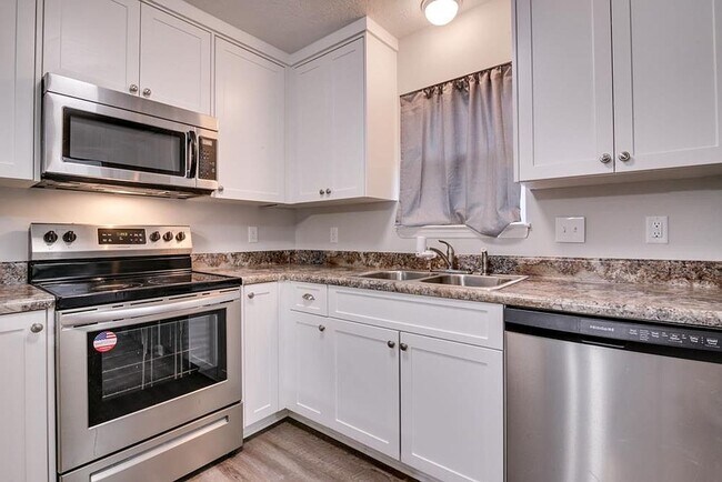 Building Photo - 3 Bedroom 2 Bath in Grovetown