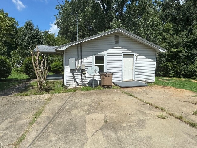 Building Photo - 1401 Charles Rd
