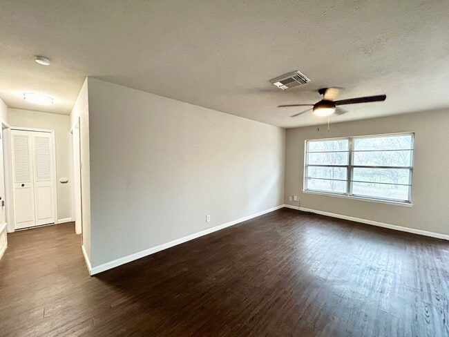 Building Photo - Close to UTSA - 3/2 Home for Rent