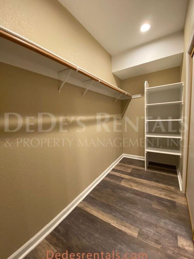 Building Photo - 2038 Stonefield Ln