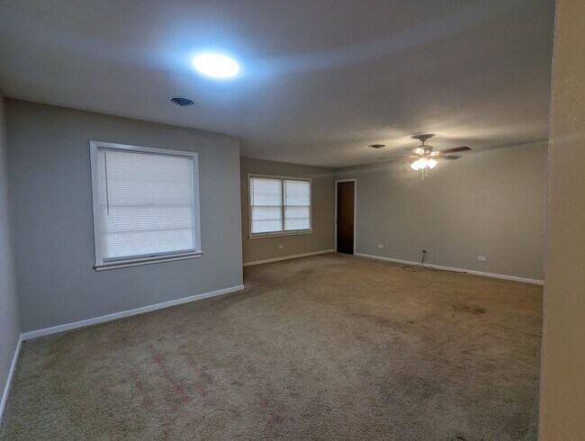 Building Photo - 3 Bed 1 Bath, Arkansas Side