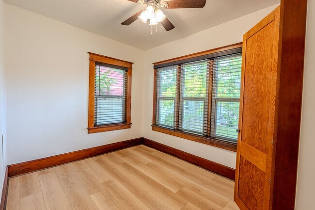 Building Photo - Brown Duplex