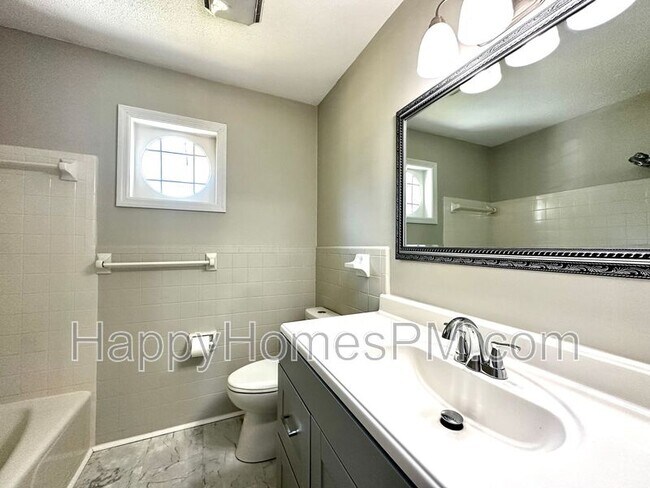 Building Photo - 6 Duck Pond Ct