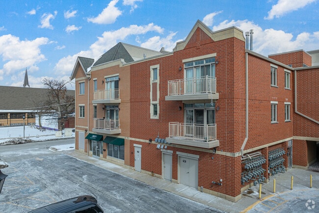Primary Image - Fountain Pointe Townhomes