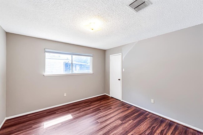 Building Photo - 22223 Hockaday Dr
