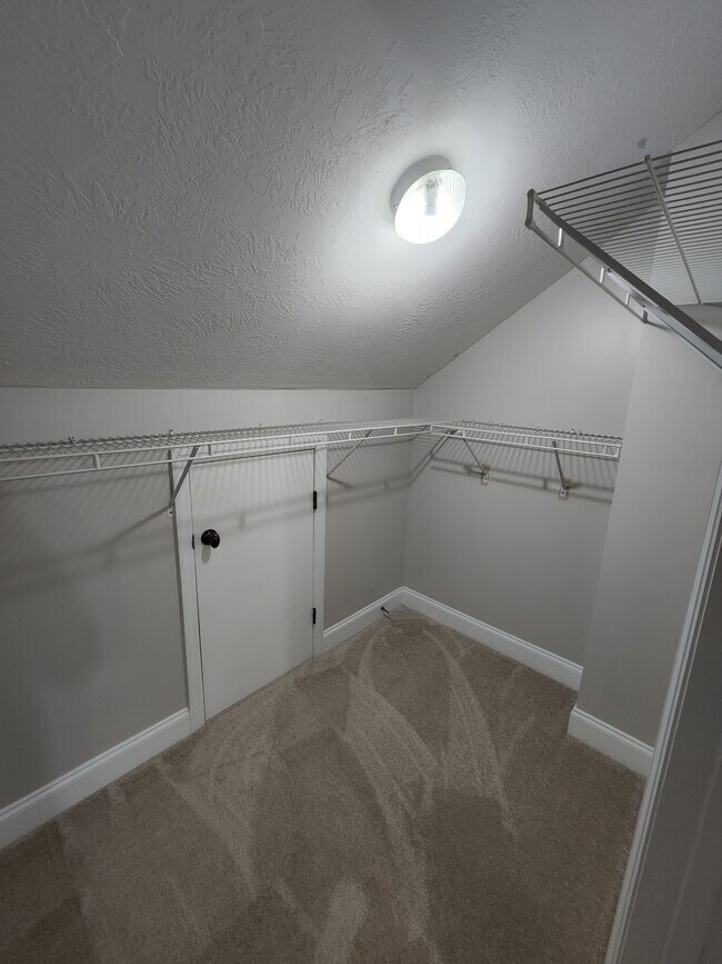 Building Photo - 803 Landing Dr