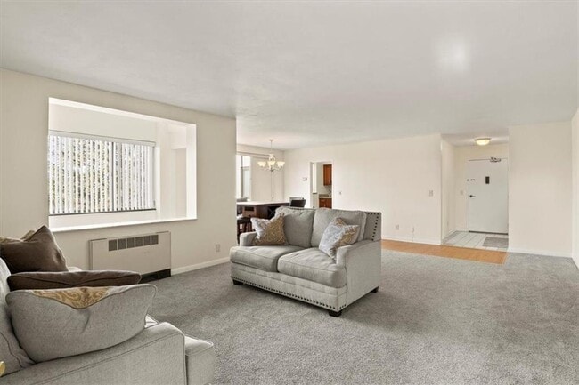 Building Photo - 2501 East Ave