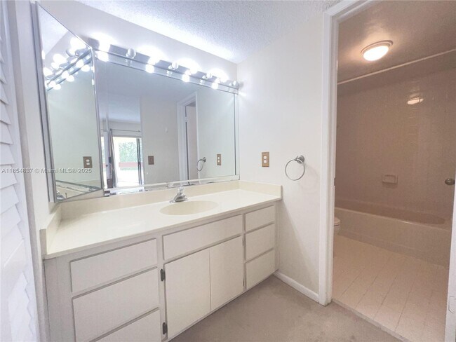 Building Photo - 9255 SW 125th Ave