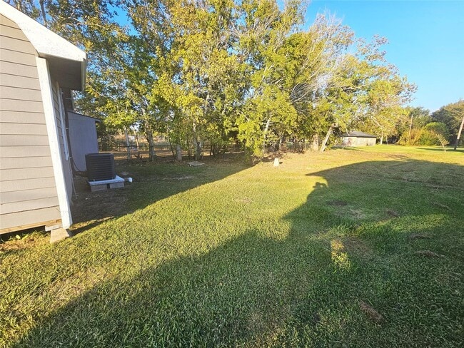 Building Photo - 2919 Letulle Ave