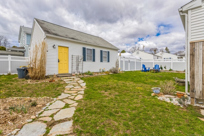 Building Photo - 15 Sols Point Rd