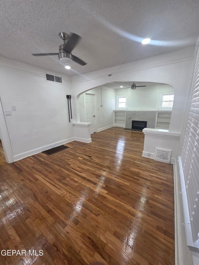 Building Photo - 4002 Pershing Dr