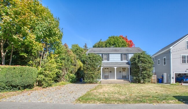 Building Photo - Duplex style 2 bedroom updated