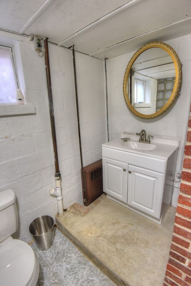Building Photo - 2 Bedroom Home For Rent in Greensburg
