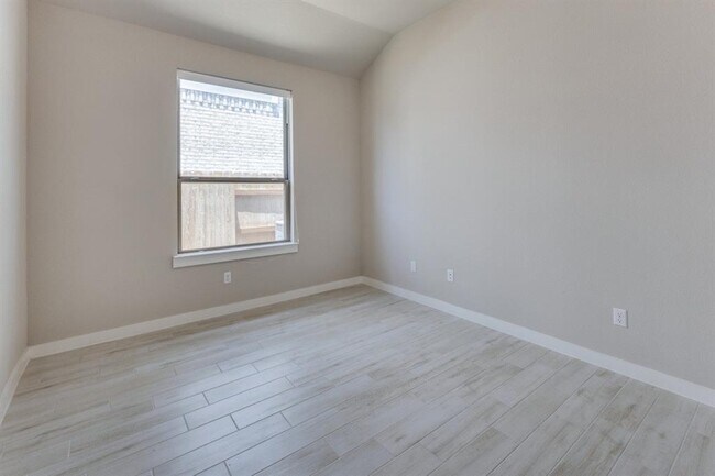 Building Photo - 1410 Sawmill Xing