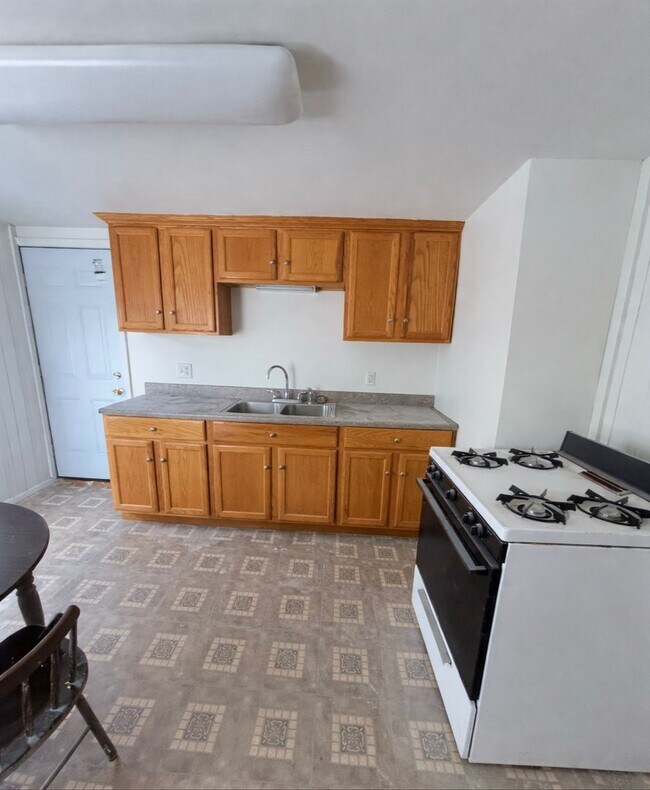 Building Photo - 221 Turin St