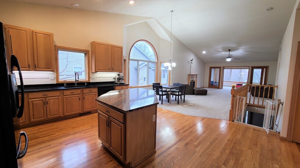 Building Photo - 1480 Violet Ln