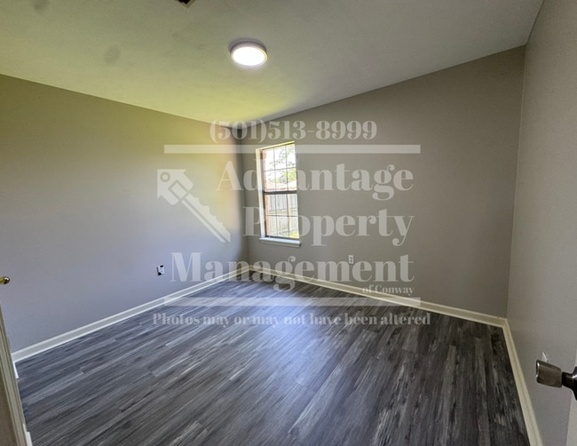Building Photo - 2215 Cedar Oaks Dr