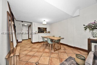 Building Photo - 6709 N Kendall Dr