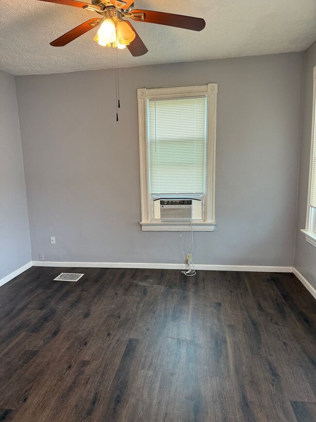 Building Photo - 215 Courtland Ave