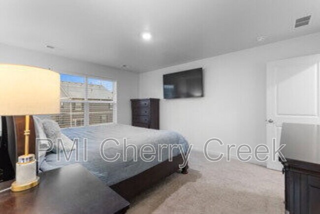 Building Photo - 27543 E Byers Ave