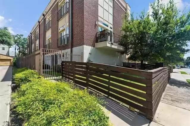 Building Photo - 5711 Ross Ave