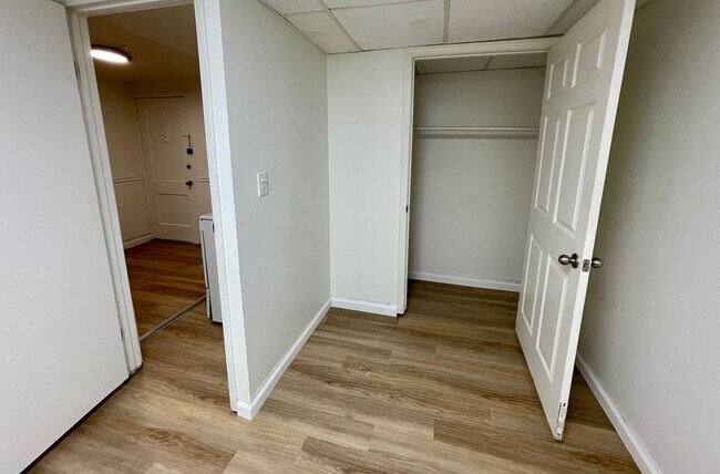 Building Photo - LOWER SOUTH HILL ONE BEDROOM CLOSE TO HUCKLEBERRY MARKET