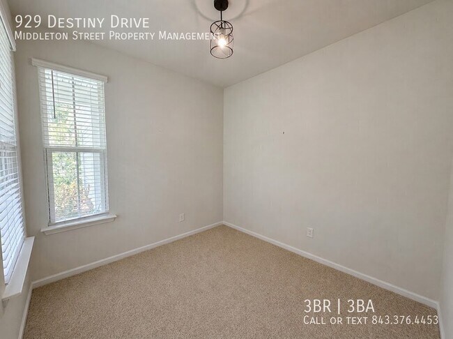 Building Photo - 929 Destiny Dr
